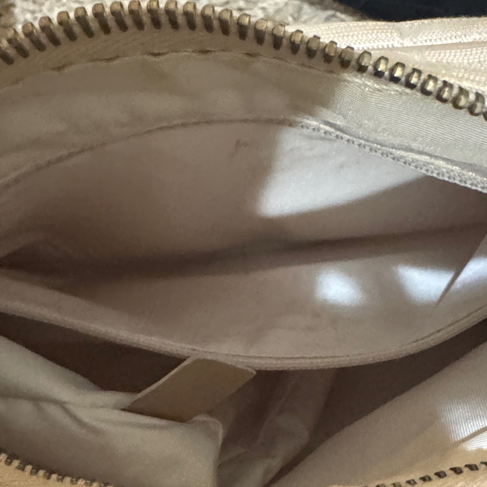 CHANEL Elegant Shoulder Bag - Picture 13 of 16